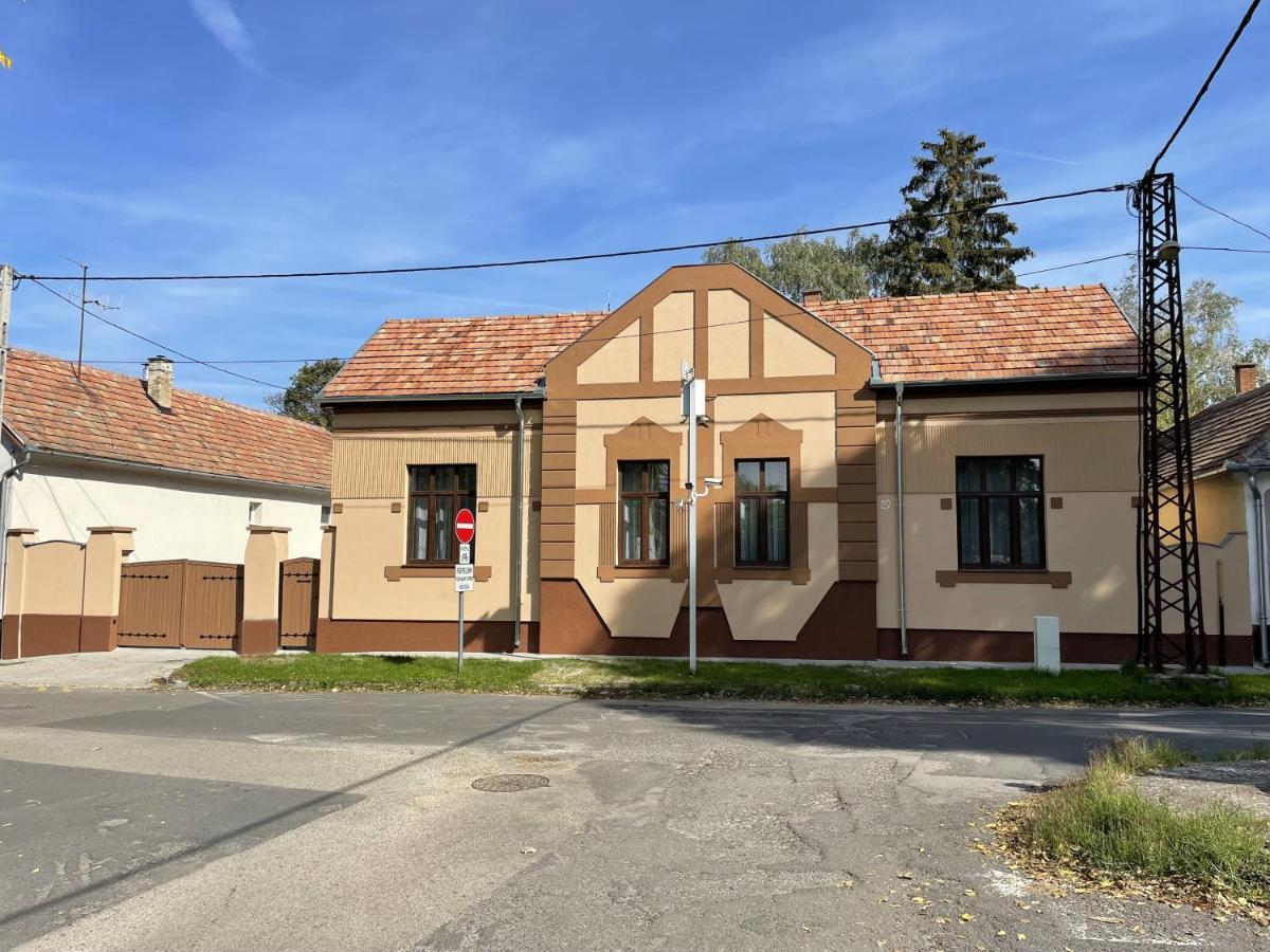 Kovacs Apartmanhaz Kiskunhalas Zewnętrze zdjęcie